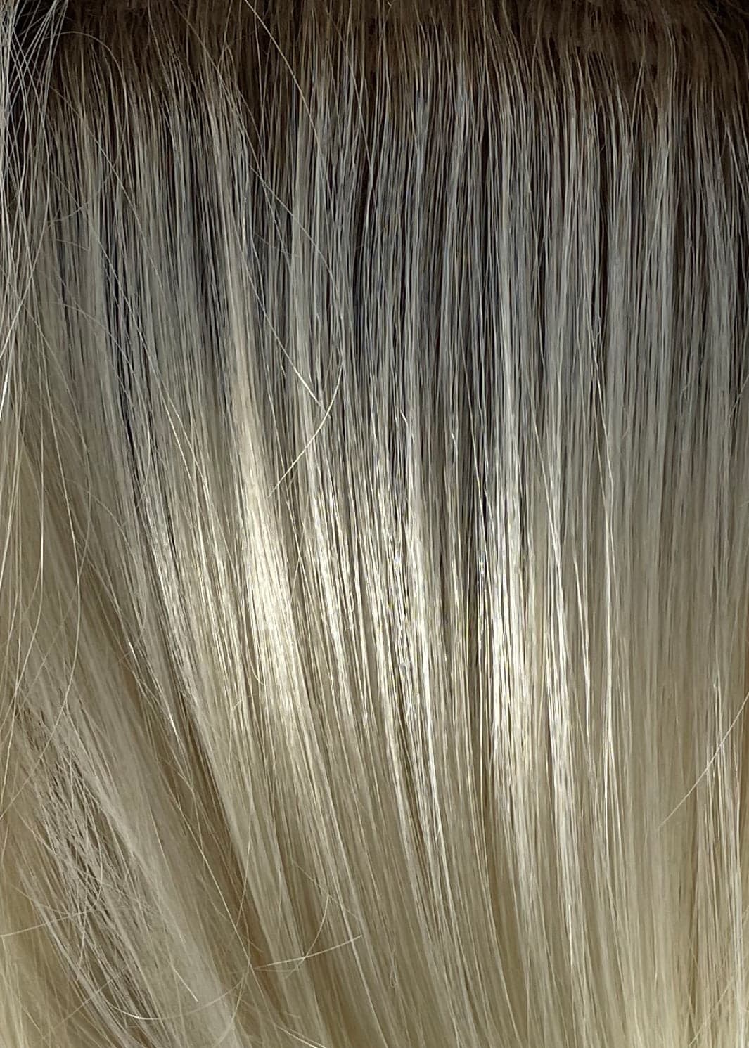 Seashell Blond-R color swatch by Amore